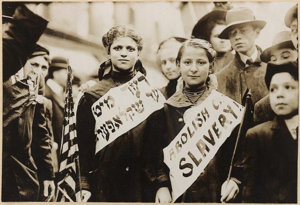 Protesters in 1909 New York against child slavery 